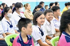 นายก อบจ.ตาก (นายกจอย) สนับสนุนงบประมาณจัดซื้อพร้อมส่งมอบสื่อการเรียนการสอนให้แก่ 5 โรงเรียน ในอำเภอสามเงา รวมงบประมาณทั้งสิ้น 640,000 บาท 