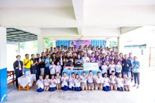 นายก อบจ.ตาก (นายกจอย) สนับสนุนงบประมาณจัดซื้อพร้อมส่งมอบสื่อการเรียนการสอนให้แก่ โรงเรียนบ้านสะแกเครือ รวมงบประมาณทั้งสิ้น 75,000 บาท