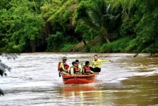 (นายกจอย) นายก อบจ.ตาก ลงพื้นที่ตรวจสอบจุดเกิดเหตุ และมอบขวัญกำลังใจ ให้แก่เจ้าหน้าที่ผู้ปฏิบัติงานและประชาชน