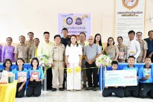 อบจ.ตาก มอบสื่อการเรียนการสอนงบประมาณ 230,000 บาท ให้โรงเรียนบ้านท่าอาจ 