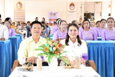 อบจ.ตาก มอบสื่อการเรียนการสอนงบประมาณ 230,000 บาท ให้โรงเรียนบ้านท่าอาจ 