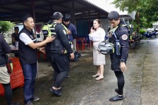 (นายกจอย) นายก อบจ.ตาก ลงพื้นที่ตรวจติดตามสถานการณ์ และให้กำลังใจ เจ้าหน้าที่ผู้ปฏิบัติงานในภารกิจค้นหาเด็กสูญหาย พลัดตกแม่น้ำปิงวันที่ 3