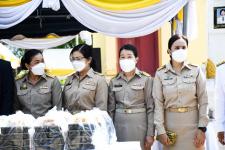 นายณัฐวุฒิ ทวีเกื้อกูลกิจ นายกองค์การบริหารส่วนจังหวัดตาก มอบหมายให้ นางวันทนา วิรัชเกษม รองปลัดองค์การบริหารส่วนจังหวัดตาก เป็นผู้แทนเข้าร่วมพิธีถวายภัตตาหารเพลและสิ่งของพระราชทาน แด่พระภิกษุสามเณร ในการสอบบาลีสนามหลวง