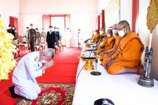 นายณัฐวุฒิ ทวีเกื้อกูลกิจ นายกองค์การบริหารส่วนจังหวัดตาก มอบหมายให้ นางวันทนา วิรัชเกษม รองปลัดองค์การบริหารส่วนจังหวัดตาก เป็นผู้แทนเข้าร่วมพิธีถวายภัตตาหารเพลและสิ่งของพระราชทาน แด่พระภิกษุสามเณร ในการสอบบาลีสนามหลวง