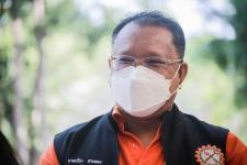 นายกองค์การบริหารส่วนจังหวัดตาก ในฐานะผู้อำนวยการอุทยานธรณีไม้กลายเป็นหินตาก พร้อมด้วยผู้บริหาร และหัวหน้าส่วนการงานองค์การบริหารส่วนจังหวัดตาก ร่วมเป็นสักขีพยานในการวัดความยาวของไม้กลายเป็นหินหลุมที่ 1