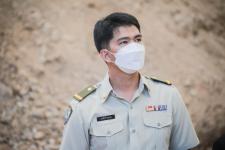 นายกองค์การบริหารส่วนจังหวัดตาก ในฐานะผู้อำนวยการอุทยานธรณีไม้กลายเป็นหินตาก พร้อมด้วยผู้บริหาร และหัวหน้าส่วนการงานองค์การบริหารส่วนจังหวัดตาก ร่วมเป็นสักขีพยานในการวัดความยาวของไม้กลายเป็นหินหลุมที่ 1