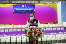 นายก อบจ.ตาก นำทีม ส่งมอบถุงยังชีพ ณ อำเภอวังเจ้า