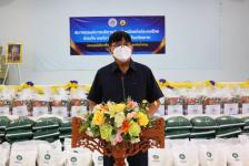 นายก อบจ.ตาก นำทีม ส่งมอบถุงยังชีพ ณ อำเภอบ้านตาก