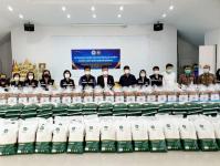 นายก อบจ.ตาก นำทีม ส่งมอบถุงยังชีพ ณ อำเภอบ้านตาก