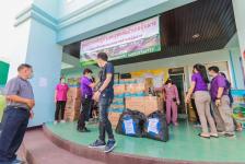 นายก อบจ.ตาก นำทีมลงพื้นที่มอบถุงยังชีพ ในเขตพื้นที่ อำเภออุ้มผาง