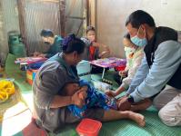 รพ.สต.บ้านสันป่าไร่ ออกหน่วยฉีดวัคซีนเด็กบนดอยห้วยกระทิง,จ่ายยา para syr,ferrous syr,และแจกของให้เด็กทุกคน