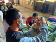 รพ.สต.บ้านสันป่าไร่ ออกหน่วยฉีดวัคซีนเด็กบนดอยห้วยกระทิง,จ่ายยา para syr,ferrous syr,และแจกของให้เด็กทุกคน