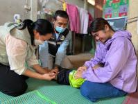 รพ.สต.บ้านสันป่าไร่ ออกหน่วยฉีดวัคซีนเด็กบนดอยห้วยกระทิง,จ่ายยา para syr,ferrous syr,และแจกของให้เด็กทุกคน