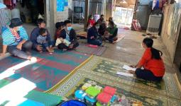 รพ.สต.บ้านสันป่าไร่ ออกหน่วยฉีดวัคซีนเด็กบนดอยห้วยกระทิง,จ่ายยา para syr,ferrous syr,และแจกของให้เด็กทุกคน