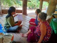 จนท.รพ.สต.บ้านสันป่าไร่ร่วมกับอสม.ม.3บ้านป่าไร่เหนือให้ความรู้ คำแนะนำเกี่ยวกับ 10 สัญญานเตือนเสี่ยงฆ่าตัวตายพร้อมทั้งติดป้าย 10 สัญญานเตือนเสี่ยงฆ่าตัวตาย จำนวน 278 หลังคาเรือน