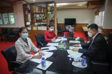 นายกองค์การบริหารส่วนจังหวัดตาก และผู้อำนวยการอุทยานธรณีไม้กลายเป็นหินจังหวัดตาก พร้อมด้วยเจ้าหน้าที่ องค์การบริหารส่วนจังหวัดตาก เข้าร่วมการประชุมรับฟังความคิดเห็นเกี่ยวกับระบบกลไกการบริหารจัดการเครือข่ายการท่องเที่ยว