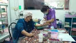 20 มิ.ย.66 จนท.รพ.สต.บ้านสันป่าไร่ เจาะเลือด,ตรวจปัสสาวะ คนไข้โรคความดันโลหิตสูง ที่รับยาที่ รพ.สต.บ้านสันป่าไร่ จำนวน 16 ราย