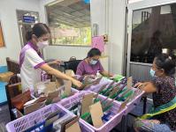 27/6/66 ช่วงบ่าย จนท.รพ.สต.บ้านสันป่าไร่ ร่วมกับทีม รพ.แม่ระมาด ให้บริการจ่ายยาให้แก่ผู้ป่วยโรคความดันโลหิตสูง ที่รับยาที่ รพ.สต.บ้านสันป่าไร่ (กลุ่ม 3) จำนวน 51 ราย