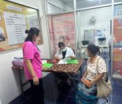 27/6/66 ช่วงบ่าย จนท.รพ.สต.บ้านสันป่าไร่ ร่วมกับทีม รพ.แม่ระมาด ให้บริการจ่ายยาให้แก่ผู้ป่วยโรคความดันโลหิตสูง ที่รับยาที่ รพ.สต.บ้านสันป่าไร่ (กลุ่ม 3) จำนวน 51 ราย