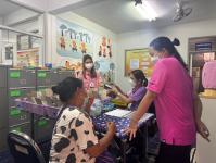 27/6/66 ช่วงบ่าย จนท.รพ.สต.บ้านสันป่าไร่ ร่วมกับทีม รพ.แม่ระมาด ให้บริการจ่ายยาให้แก่ผู้ป่วยโรคความดันโลหิตสูง ที่รับยาที่ รพ.สต.บ้านสันป่าไร่ (กลุ่ม 3) จำนวน 51 ราย