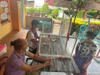 27/6/66 ช่วงบ่าย จนท.รพ.สต.บ้านสันป่าไร่ ร่วมกับทีม รพ.แม่ระมาด ให้บริการจ่ายยาให้แก่ผู้ป่วยโรคความดันโลหิตสูง ที่รับยาที่ รพ.สต.บ้านสันป่าไร่ (กลุ่ม 3) จำนวน 51 ราย