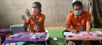 13/7/66 รพ.สต.บ้านสันป่าไร่ ออกหน่วยฉีดวัคซีนเด็กอายุ 0-5 ปี ที่ หมู่ 6 บ้านห้วยกระทิง จำนวน 7 ราย มีการเจาะเลือดตรวจความเข้มข้นของเลือด(Hct) , จ่ายยา para syrferrous syr