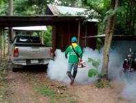 18/7/66 จนท.รพ.สต.บ้านสันป่าไร่ร่วมกับผู้นำชุมชน อบต.พระธาตุ อสม.และประชาชน ม.3บ้านป่าไร่เหนือ รณรงค์สำรวจและทำลายแหล่งเพาะพันธ์ลูกน้ำยุงลายและพ่นสารเคมีกำจัดยุงตัวแก่ทั้งหมู่บ้านเนื่องในวันสวรรคตของสมเด็จย่า