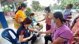 29766 จนท.รพ.สต.บ้านสันป่าไร่ร่วมกับเครือข่ายแม่ยุคใหม่ใส่ใจสุขภาพ จัดอบรมโครงการส่งเสริมความรู้แก่กลุ่มเสี่ยง”เบาหวาน”โรคที่คุณสร้างเอง ณ โรงเรียนบ้านป่าไร่เหนือ โดยมีคุณประนอม จันธิดา จนท.รพ.แม่ระมาดเป็นวิทยากร สนับสนุนงบประมาณจากกองทุนหลักประกันสุขภาพต