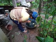 30/7/66 จนท.รพ.สต.บ้านสันป่าไร่ร่วมกับอสม.ม.3บ้านป่าไร่เหนือ ควบคุมโรคไข้เลือดออกรอบที่1 พร้อมทั้งสอบสวนโรคเคสนางรัตนา พิทักษ์พิบูลย์ศรี