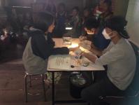 31766 จนท.รพ.สต.บ้านสันป่าไร่ร่วมกับจนท.MP บ้านบือละพอ รณรงค์เจาะเลือดเพื่อค้นหาผู้ป่วยโรคมาลาเรียพร้อมทั้งแจกมุ้งชุบน้ำยาที่ ม.7 บ้านพะนิกรี