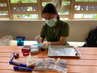 16-18866 จนท.รพ.สต.บ้านสันป่าไร่ ให้ความรู้เกี่ยวกับโรคหนอนพยาธิและตรวจอุจจาระเพื่อค้นหาไข่พยาธิในพื้นที่โครงการพระราชดำริโรงเรียนจาตุรจินดา จำนวน 112 คนพบไข่พยาธิไส้เดือน 2 คน แส้ม้า 4 คนและโรงเรียนบ้านสี่หลัง จำนวน 31 คน พบไข่พยาธิไส้เดือน 1 คน