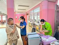 4/10/66 รพ.สต.บ้านสันป่าไร่ ฉีดวัคซีน HPV เข็ม 1 บุคลากรสาธารณสุข,ครู,อสม. ที่อายุไม่เกิน 45 ปี จำนวน 37 คน และฉีดวัคซีนนักเรียนชั้น ป.1,2,6 จำนวน 77 คน