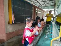 15-16 ตุลาคม 66 จนท.รพ.สต.บ้านสันป่าไร่ร่วมกับอสม.ม.3บ้านป่าไร่เหนือ,ม.2 บ้านตีนธาตุและศูนย์เด็กเล็กบ้านป่าไร่เหนือ ให้ความรู้เกี่ยวกับการล้างมือ 7 ขั้นตอน แก่ประชาชนและนักเรียน เนื่องในวันล้างมือโรค