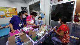 24/10/66 ช่วงบ่าย รพ.สต.บ้านสันป่าไร่ ร่วมกับ แพทย์ และ ทีม รพ.แม่ระมาด จ่ายยาผู้ป่วยโรคเบาหวาน ที่รับยาที่ รพ.สต.จำนวน 22 ราย มีกิจกรรมแลกเปลี่ยนเรียนรู้,แจ้งผลการตรวจเลือด/ผลการตรวจ EKG ประจำปี,จ่ายยา,ตรวจสุขภาพช่องปาก,นับจำนวนยาและทบทวนความเข้าใจการทาน