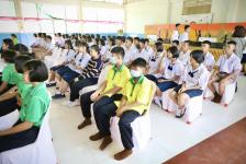 นายกองค์การบริหารส่วนจังหวัดตาก เป็นประธานในพิธีมอบสื่อการเรียนการสอนประเภทสื่อเทคโนโลยีสารสนเทศ ณ หอประชุมโรงเรียนบ้านขะเนจื้อ 