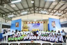 นายกองค์การบริหารส่วนจังหวัดตาก เป็นประธานในพิธีมอบสื่อการเรียนการสอนประเภทสื่อเทคโนโลยีสารสนเทศ ณ หอประชุมโรงเรียนบ้านขะเนจื้อ 