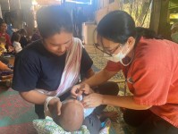 1/11/67 รพ.สต.บ้านสันป่าไร่ ออกหน่วยฉีดวัคซีนเด็กอายุ 2 เดือน ถึง 4 ปี เขต สสช.ห้วยกระทิง ที่ หมู่ 6 บ้านห้วยกระทิง จำนวน 14 ราย และ เจาะเลือดตรวจ Hct , จ่ายยา para syr , ferrous syr , แจกของเล่นให้เด็ก ๆ ทุกคน