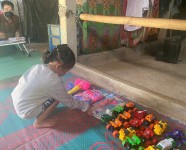 1/11/67 รพ.สต.บ้านสันป่าไร่ ออกหน่วยฉีดวัคซีนเด็กอายุ 2 เดือน ถึง 4 ปี เขต สสช.ห้วยกระทิง ที่ หมู่ 6 บ้านห้วยกระทิง จำนวน 14 ราย และ เจาะเลือดตรวจ Hct , จ่ายยา para syr , ferrous syr , แจกของเล่นให้เด็ก ๆ ทุกคน