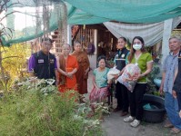 10/1/67 จนท.รพ.สต.บ้านสันป่าไร่ร่วมกับคณะสงฆ์วัดทุ่งมะขามป้อมและคณะกรรมการศูนย์พัฒนาและฟื้นฟูคุณภาพชีวิตผู้สูงอายุและคนพิการตำบลพระธาตุมอบข้าวสารและอาหารแห้งแก่ผู้สูงอายุและผู้พิการหมู่ที่3บ้านป่าไร่เหนือและหมู่ที่5บ้านสันป่าไร่