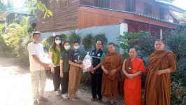 10/1/67 จนท.รพ.สต.บ้านสันป่าไร่ร่วมกับคณะสงฆ์วัดทุ่งมะขามป้อมและคณะกรรมการศูนย์พัฒนาและฟื้นฟูคุณภาพชีวิตผู้สูงอายุและคนพิการตำบลพระธาตุมอบข้าวสารและอาหารแห้งแก่ผู้สูงอายุและผู้พิการหมู่ที่3บ้านป่าไร่เหนือและหมู่ที่5บ้านสันป่าไร่