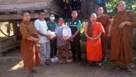 10/1/67 จนท.รพ.สต.บ้านสันป่าไร่ร่วมกับคณะสงฆ์วัดทุ่งมะขามป้อมและคณะกรรมการศูนย์พัฒนาและฟื้นฟูคุณภาพชีวิตผู้สูงอายุและคนพิการตำบลพระธาตุมอบข้าวสารและอาหารแห้งแก่ผู้สูงอายุและผู้พิการหมู่ที่3บ้านป่าไร่เหนือและหมู่ที่5บ้านสันป่าไร่