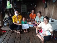 15 ส.ค.67 นางเสาร์แก้ว อ่วมพิทยา เจ้าพนักงานสาธารณสุข รพ.สต.บ้านสันป่าไร่ ร่วมกับเครือข่ายแม่ยุคใหม่ใส่ใจสุขภาพ เยี่ยมหญิงหลังคลอดและหญิงตั้งครรภ์ ม.5 บ้านสันป่าไร่ จำนวน 2 คนและมอบนมจืดแก่เด็กอายุ 0-6 ปี ที่มีน้ำหนักตกเกณฑ์ ม.2 บ้านตีนธาตุ ม.3 บ้านป่าไร่