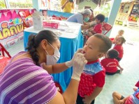 3 ส.ค. 67 นส.พนิดา ตลับทอง จพ.ทันตาภิบาลปฏิบัติการพร้อมด้วยนส.โสภา วรนารถวิชัย ผู้ช่วยทันตกรรม รพ.สต.บ้านสันป่าไร่ เป็นวิทยากรให้ความรู้กิจกรรมทันตสุขภาพที่ศพด.บ้านป่าไร่เหนือและตรวจสุขภาพช่องปากพร้อมทั้งเคลือบฟลูออไรด์จำนวน 32 ราย