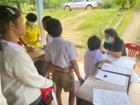 19 ส.ค. 67 นส.พนิดา ตลับทอง จพ.ทันตาภิบาลปฏิบัติการพร้อมด้วยนส.โสภา วรนารถวิชัย ผู้ช่วยทันตกรรม รพ.สต.บ้านสันป่าไร่ ตรวจสุขภาพช่องปากพร้อมทั้งเคลือบฟลูออไรด์ เด็กนักเรียนศศช.บ้านบือละพอและศศช.บ้านพะนิกรี จำนวน 84 รายและเยี่ยมบ้านติดตามดูแลผู้ป่วยติดบ้านที