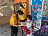 19 ก.ย.67 รพ.สต.บ้านสันป่าไร่ ฉีดวัคซีนนักเรียน ครั้งที่ 1 ให้แก่นักเรียนชั้น ป.1 และ ป.2 ที่ไม่มีประวัติการได้รับวัคซีน จำนวน 39 ราย และนัดฉีดครั้งต่อไป อีก 3 ครั้ง เด็ก ๆ เก่งมาก ๆ น่ารักทุกคนเลย (หมอแจกขนมปลอบใจให้คนละ 2 ชิ้น สำหรับ 2 เข็มนี้)