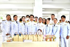 ปลัดองค์การบริหารส่วนจังหวัดตาก เข้าร่วมพิธีทำบุญตักบาตรถวายพระราชกุศล เนื่องใน “วันนวมินทรมหาราช” 