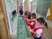 15 ต.ค.67 รพ.สต.บ้านสันป่าไร่ร่วมกับอาสาสมัครสาธารณสุขหมู่ที่2,3และ5 และศูนย์เด็กเล็กบ้านป่าไร่เหนือรณรงค์ให้ความรู้เกี่ยวกับการล้างมือ 7 ขั้นตอน เนื่องในวันล้างมือโลก