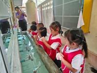 15 ต.ค.67 รพ.สต.บ้านสันป่าไร่ร่วมกับอาสาสมัครสาธารณสุขหมู่ที่2,3และ5 และศูนย์เด็กเล็กบ้านป่าไร่เหนือรณรงค์ให้ความรู้เกี่ยวกับการล้างมือ 7 ขั้นตอน เนื่องในวันล้างมือโลก