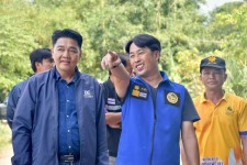 รองนายกองค์การบริหารส่วนจังหวัดตาก ลงพื้นที่ ตรวจการทำงานของเครื่องจักรกลหนักในเขตตำบลแม่จะเรา 