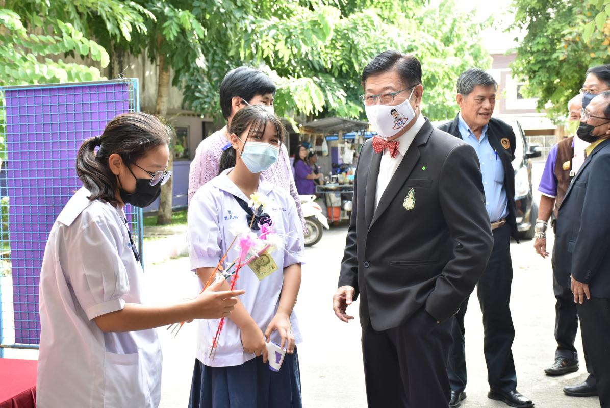 พิธีมอบสื่อการเรียนการสอน ประจำปีงบประมาณ พ.ศ. 2563 ให้แก่สำนักงานเทศบาลเมืองตาก